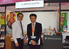 Mr Piao Renhao and his colleague are presenting the company at the booth.